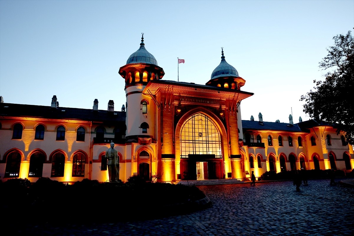 Trakya Üniversitesi (TÜ) Karaağaç Yerleşkesi'nde bulunan tarihi garda nostaljik dokuya uygun dış...