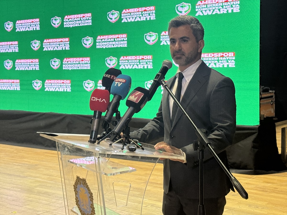 Trendyol 1. Lig ekiplerinden Amed Sportif Faaliyetler Kulübü Yönetim Kurulu üyelerinin oy...