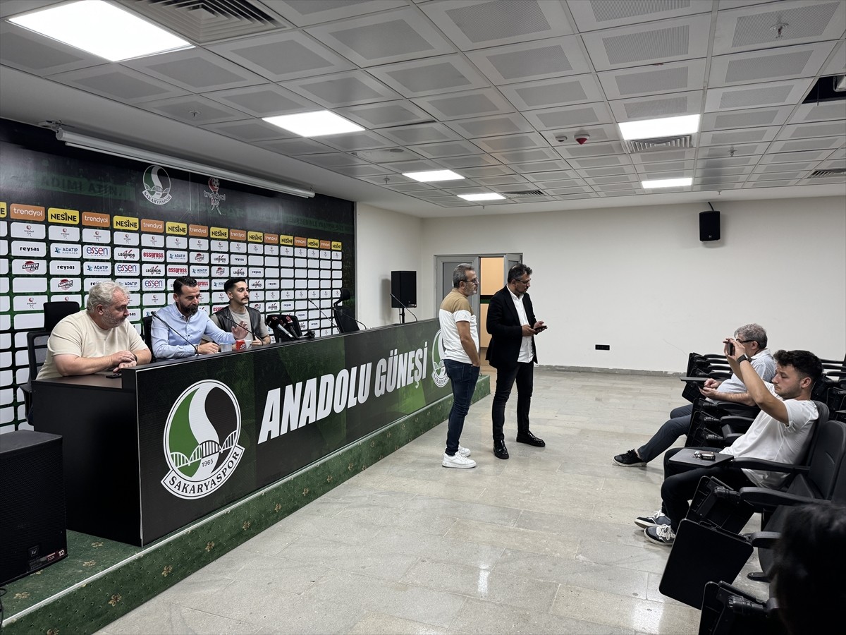 Trendyol 1. Lig ekiplerinden Sakaryaspor'un olağanüstü seçimli genel kurul toplantısı, yeterli...