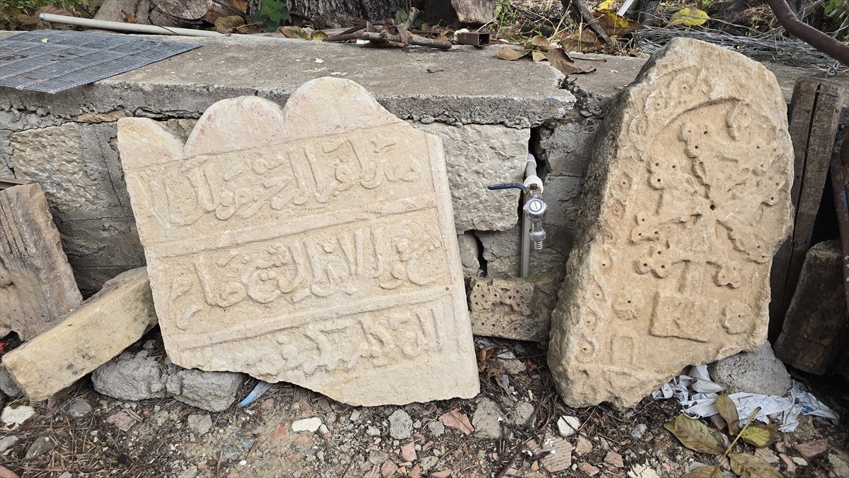 Tunceli’nin Mazgirt ilçesinde köylünün duyarlılığıyla tespit edilen yaklaşık 700 yıllık mezar...