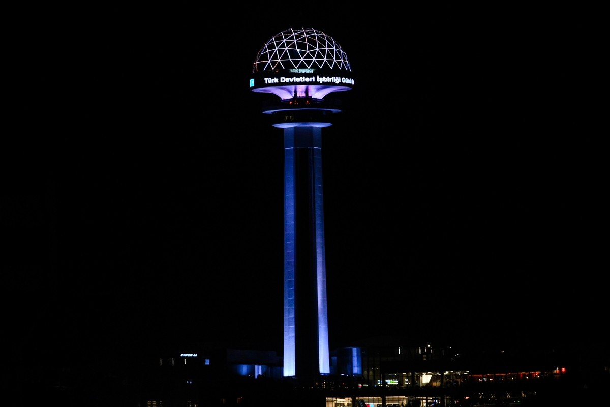 Türk Devletleri İşbirliği Günü dolayısıyla İstanbul ve Ankara'daki bazı simge yapılar, Türk...