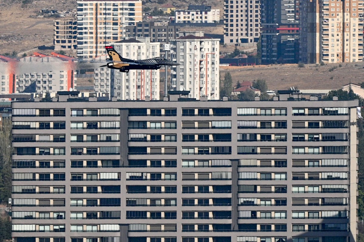 Türk Hava Kuvvetlerinin akrobasi timi SOLOTÜRK, Kayseri Büyükşehir Belediyesi ile Türkiye Bilimsel...