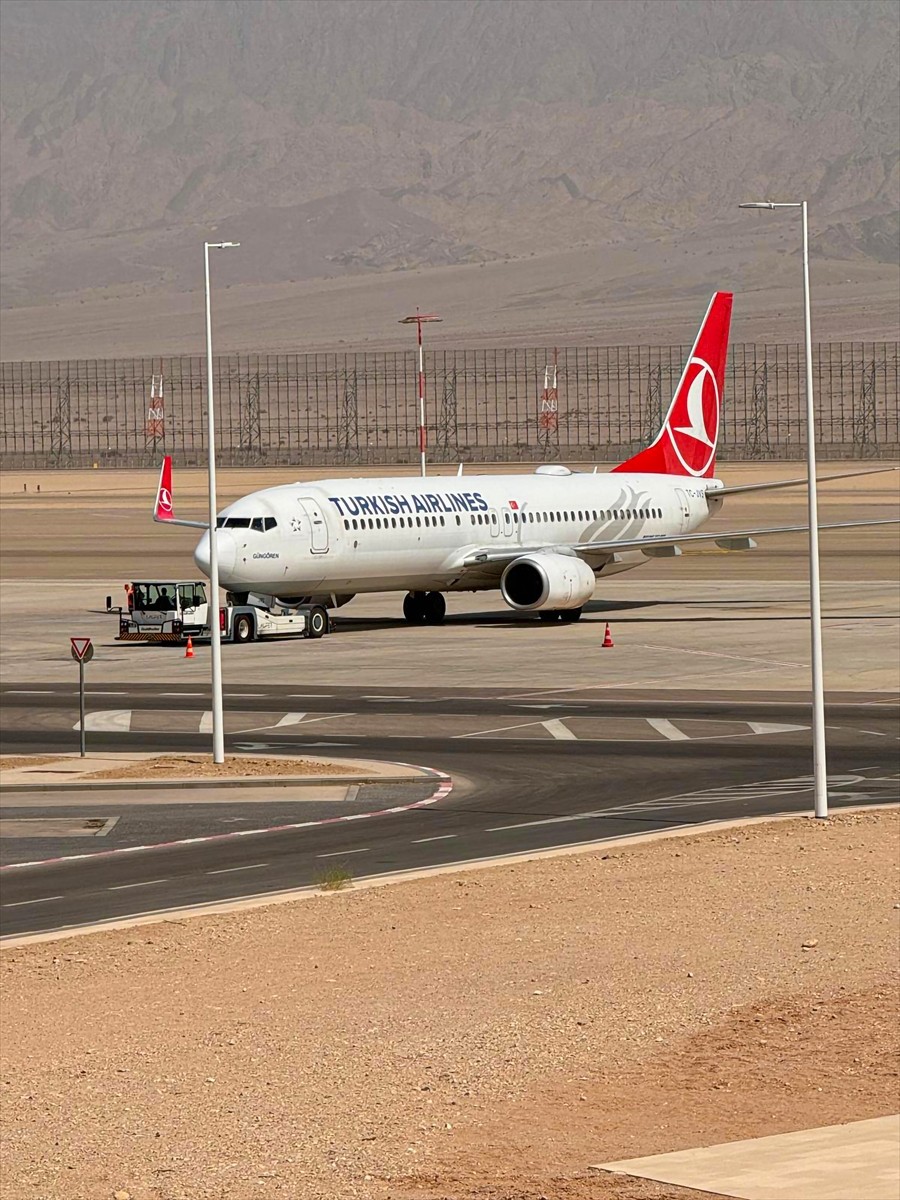 Türk ve diğer ülke vatandaşı onlarca aktivisti alıkonuldukları İsrail'den alıp İstanbul'a...