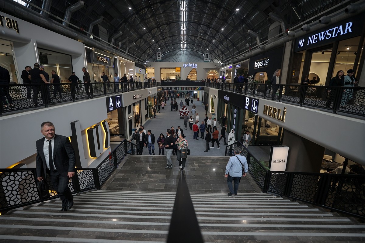 Türkiye'nin önemli mobilya üretim merkezlerinden Bursa'nın İnegöl ilçesinde 53'üncüsü düzenlenen...
