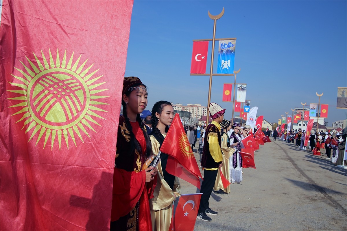 Türkiye ile Kırgızistan hükümetlerinin 1995'te kurduğu Kırgızistan-Türkiye Manas Üniversitesi...