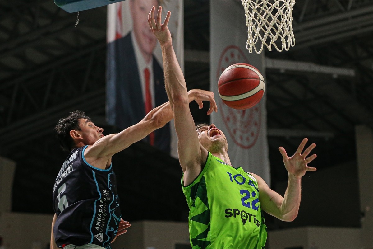Türkiye Sigorta Basketbol Ligi'nin3. haftasında TOFAŞ ile Türk Telekom TOFAŞ Spor Salonu'nda...