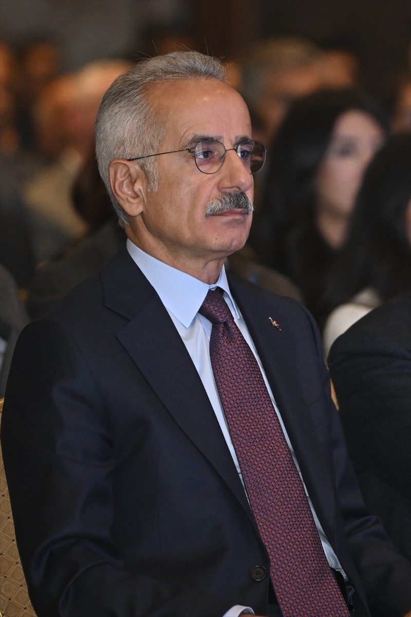 Ulaştırma ve Altyapı Bakanı Abdulkadir (ortada), bir otelde düzenlenen Ankara-Kırıkkale-Delice...