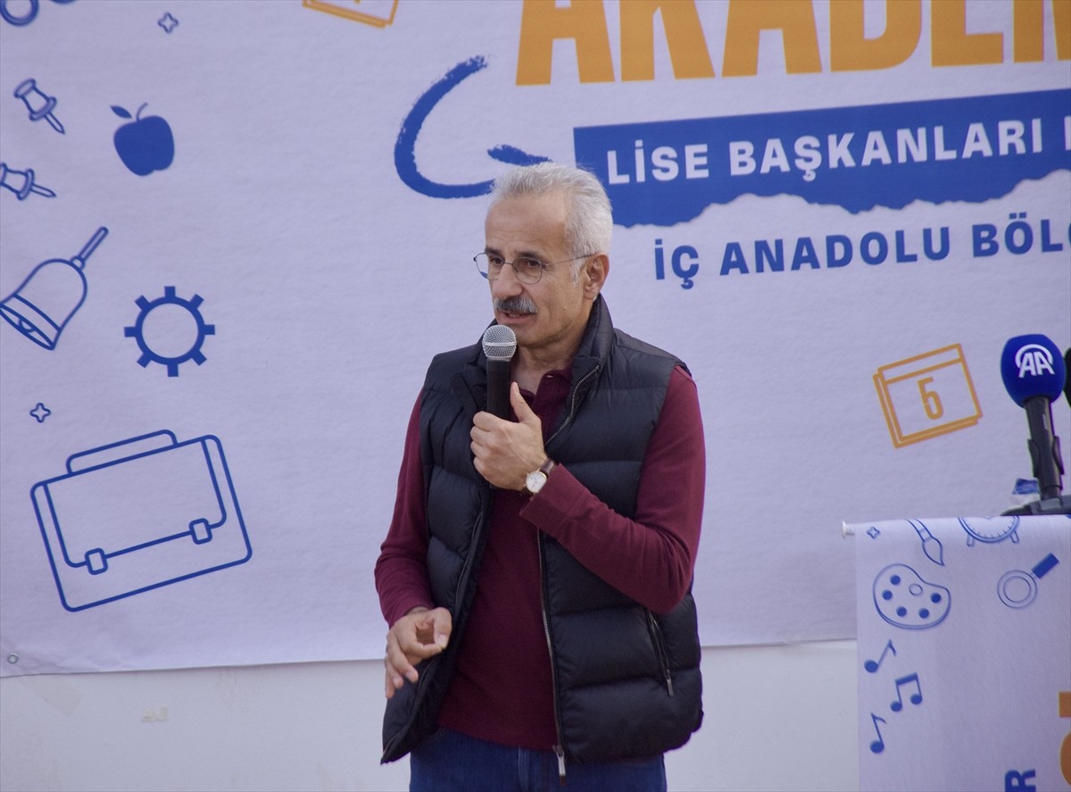 Ulaştırma ve Altyapı Bakanı Abdulkadir Uraloğlu, AK Parti Genel Merkezince Kırşehir'in Kaman...