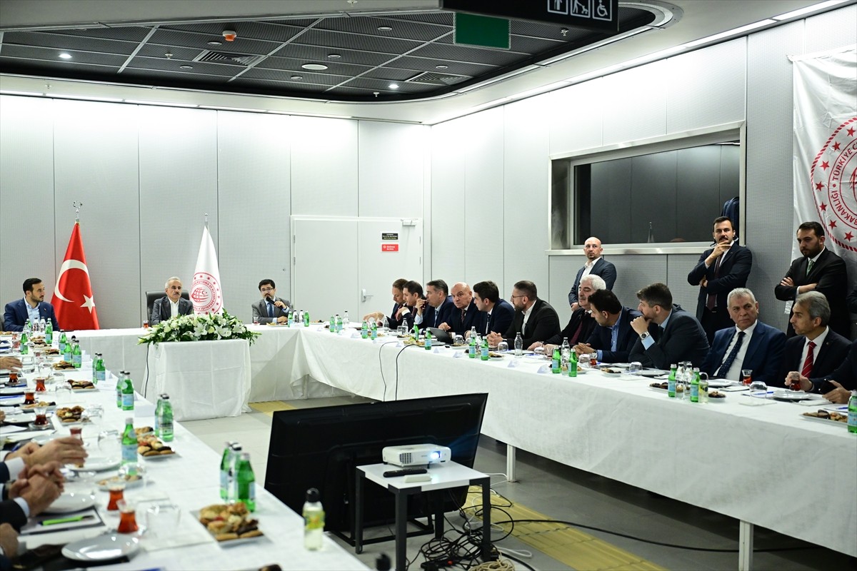Ulaştırma ve Altyapı Bakanı Abdulkadir Uraloğlu, Halkalı-İstanbul Havalimanı Metro Hattı...
