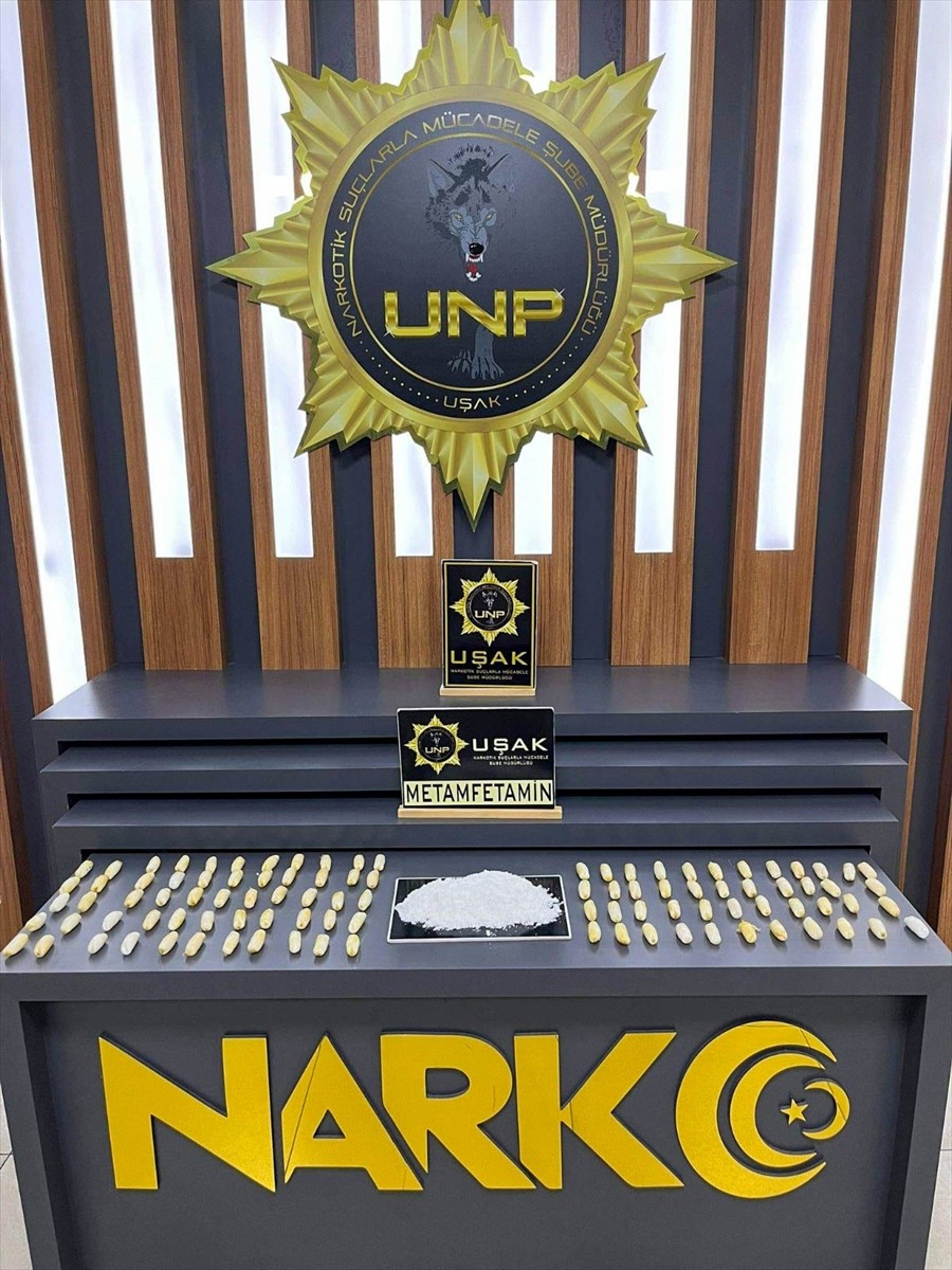 Uşak'ta midelerinde toplam 1 kilo 516 gram metamfetamin ele geçirilen İran uyruklu 3 şüpheli...