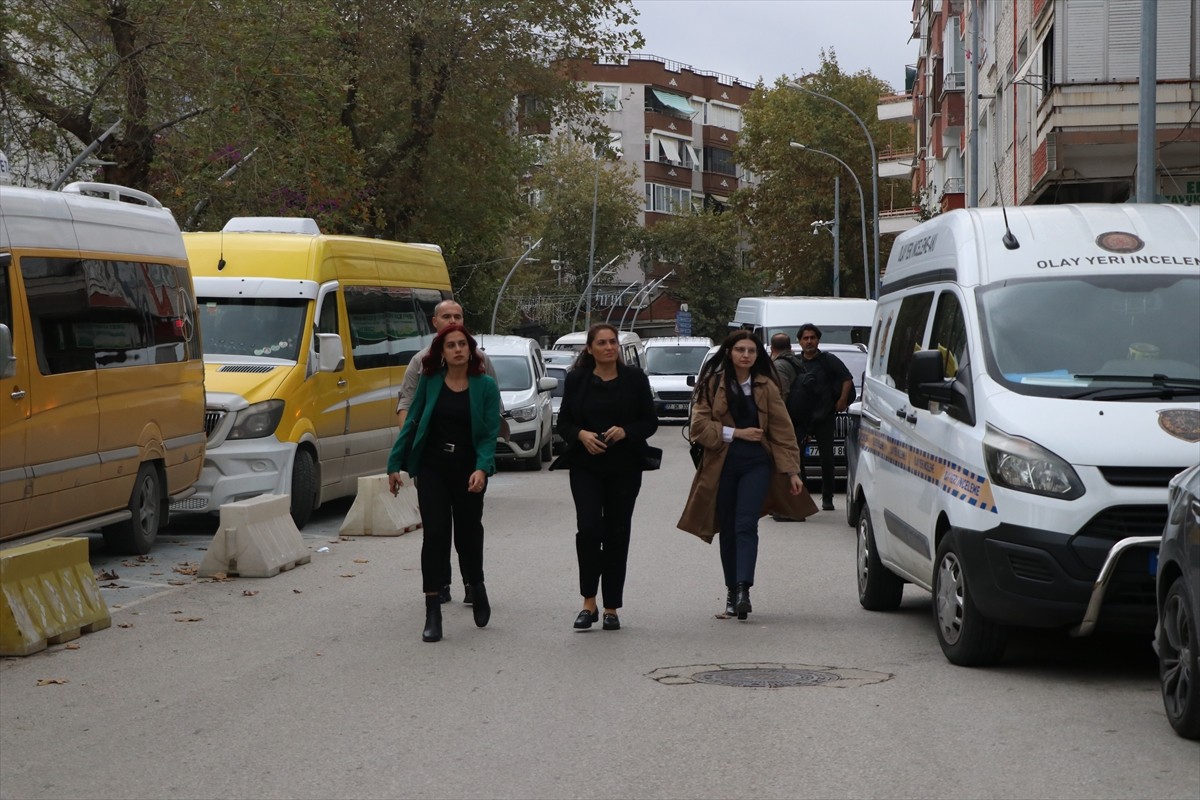 Yalova'daki evinin terasından düşerek hayatını kaybeden "Güllü" adıyla tanınan şarkıcı Gül Tut'un...