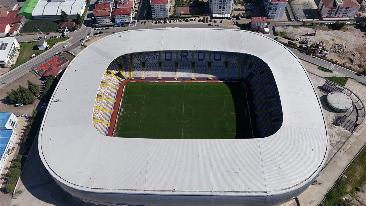 Yeni Ordu Stadı'nda 2 bin sporsever, her gün 19 branşta ücretsiz antrenman yapma imkanından...