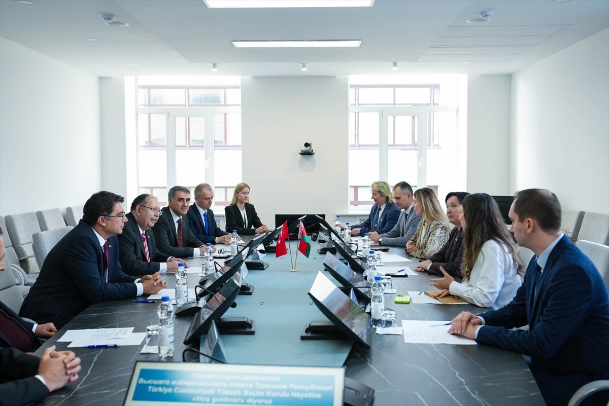 Yüksek Seçim Kurulu (YSK) Başkanı Ahmet Yener (sol 2), 2. Uluslararası Seçim Forumu’na katılmak...