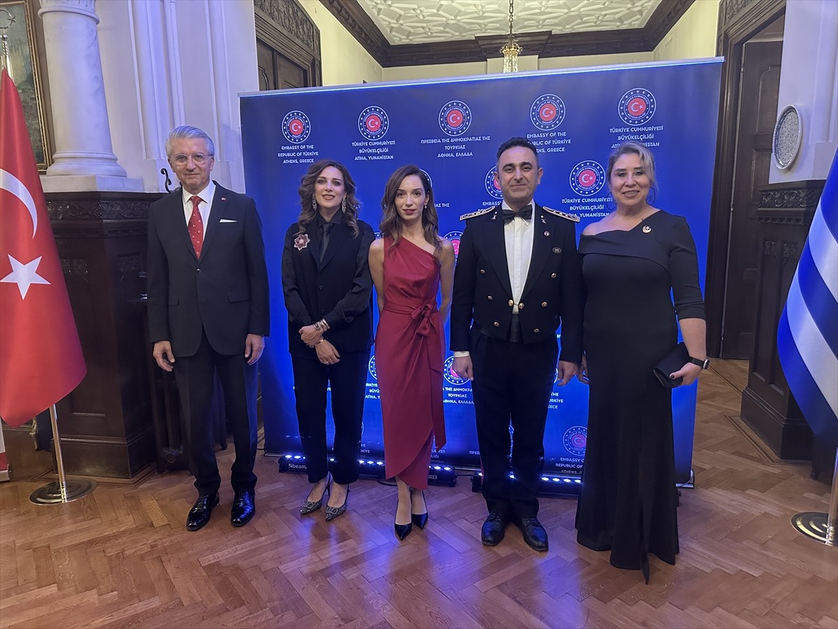 Yunanistan'ın başkenti Atina'da, Türkiye'nin Atina Büyükelçisi Çağatay Erciyes'in (solda) ev...