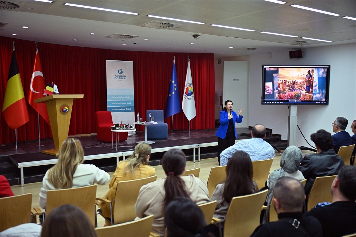 Yunus Emre Enstitüsü (YEE), "Antik Çağdan Günümüze Parfümün Yolculuğu" etkinliği düzenledi. YEE...