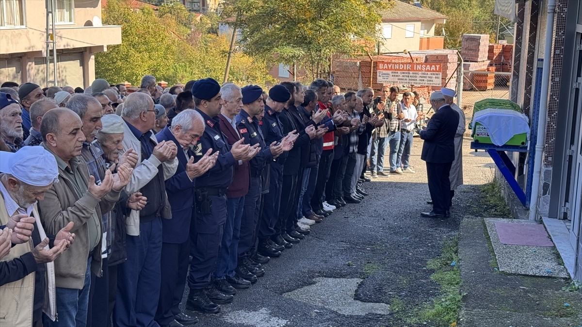 Zonguldak'ın Çaycuma ilçesinde 5 gün önce su kuyusunda cansız bedeni bulunan 17 yaşındaki Hasret...