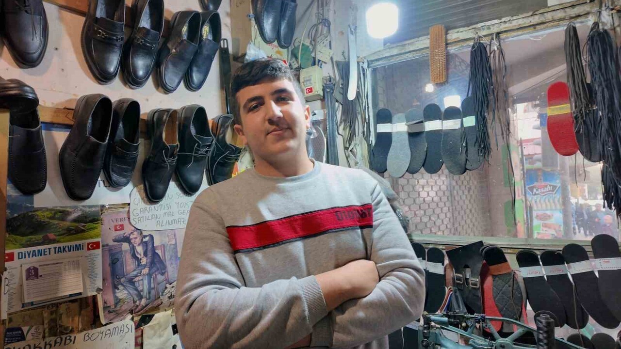 10 YAŞINDA DIŞARIDA DOLAŞIRKEN DEDESİNİN YANINA ÇAĞIRDIĞINI BELİRTEN SOSYAL, "İŞİ ÖĞRENDİM, O...