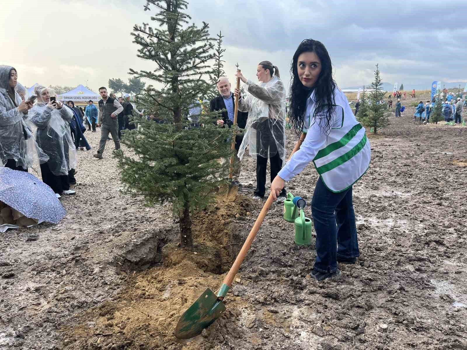 11 KASIM MİLLİ AĞAÇLANDIRMA GÜNÜ KAPSAMINDA İZMİR’DE 21 FARKLI NOKTADA 770 DEKAR ALANDA 115 BİN...