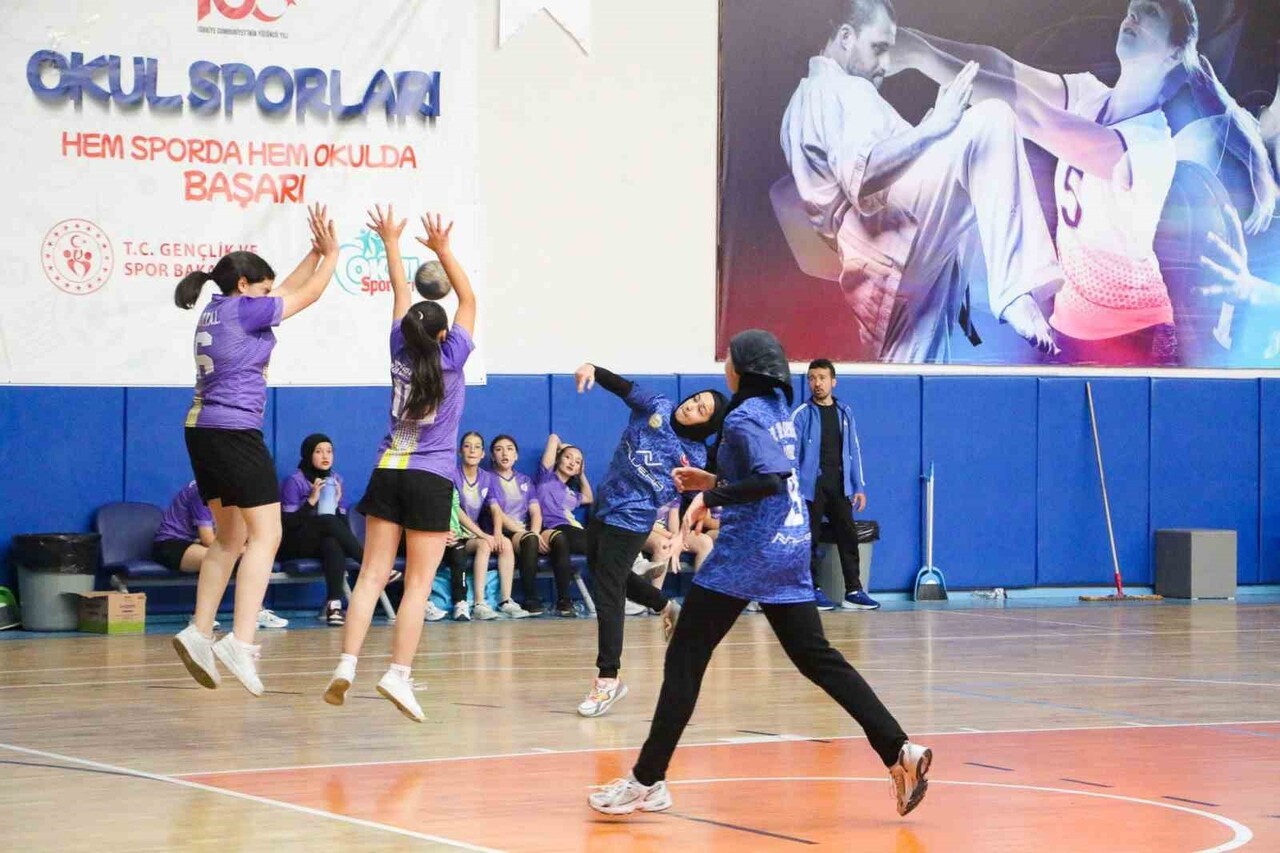 2025-2026 EĞİTİM-ÖĞRETİM YILI OKULLAR ARASI HENTBOL GENÇ ERKEK VE KIZ MÜSABAKALARI TALAS SPOR...