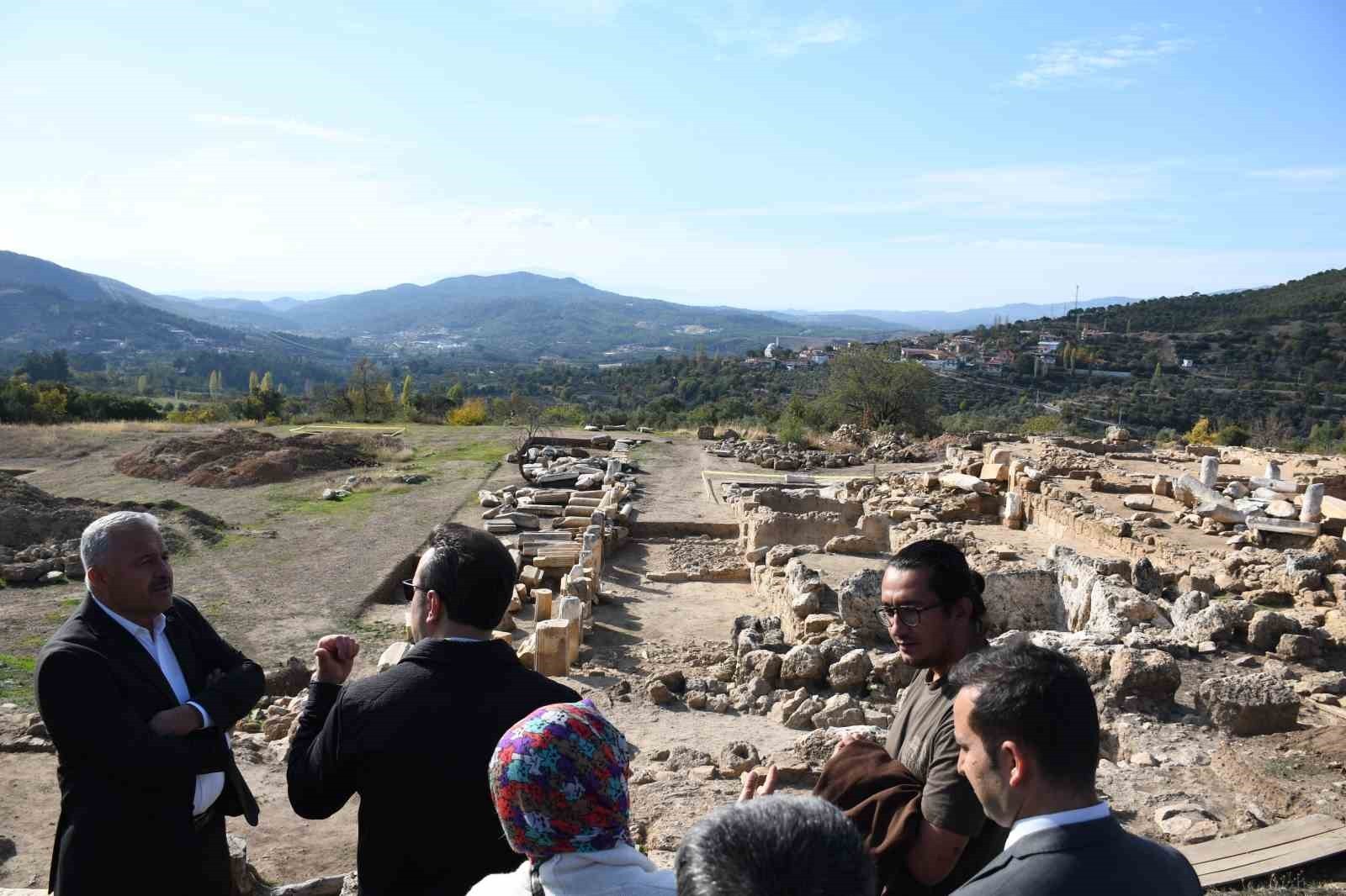 4 BİN YILLIK HYLLARİMA ANTİK KENTİNDE ZEYTİN HASADI