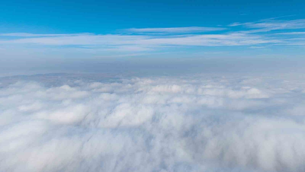 43 İLİN GEÇİŞ GÜZERGAHINDA BULUNAN KIRIKKALE'DE OLUŞAN SİS DENİZİ, KENTİ BEYAZ BİR ÖRTÜYLE SARDI....