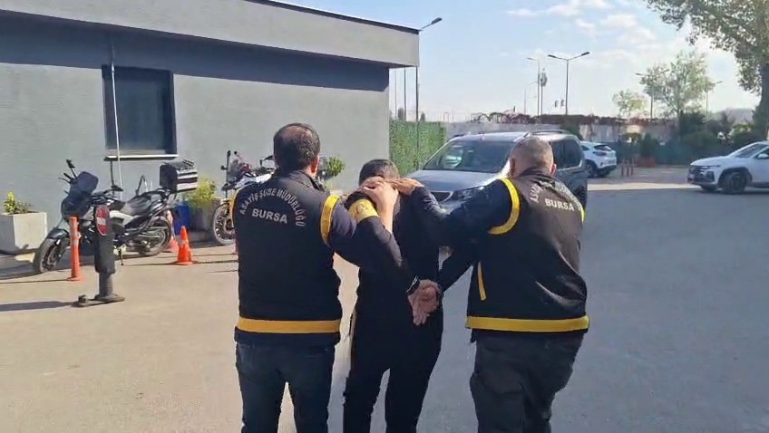 45’TEN FAZLA BIÇAK DARBESİYLE EŞİNİ ÖLDÜREN ŞÜPHELİ ADLİYEYE SEVK EDİLDİ