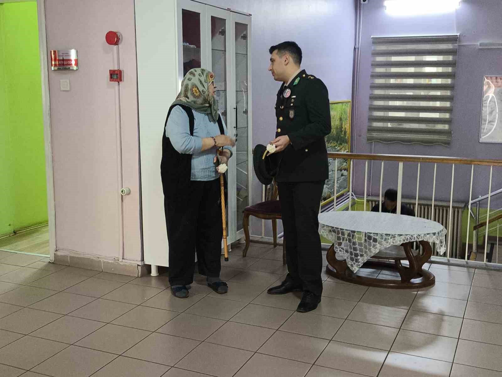 55. TUGAY KOMUTANLIĞI’NDAN KIRKLARELİ HUZUREVİ’NE ANLAMLI ZİYARET