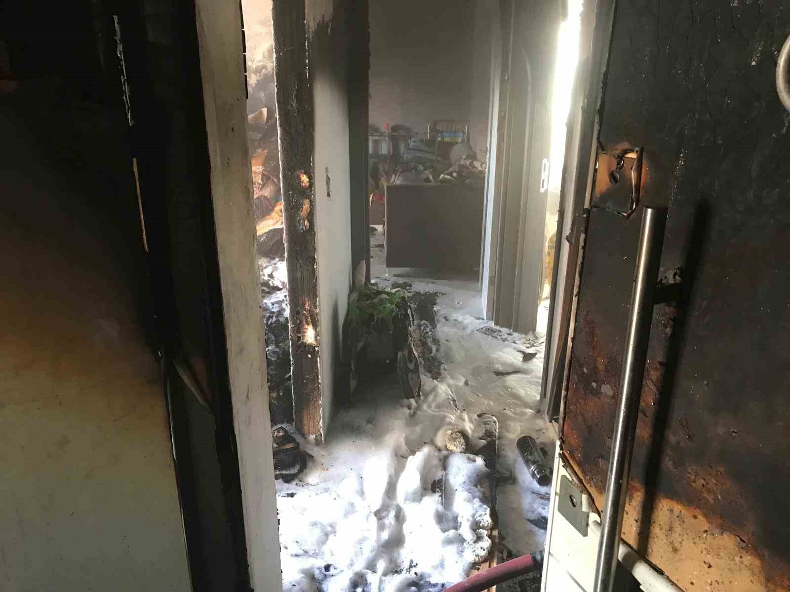 600 EVLER MAHALLESİ’NDE APARTMAN DAİRESİNDE YANGIN PANİĞİ