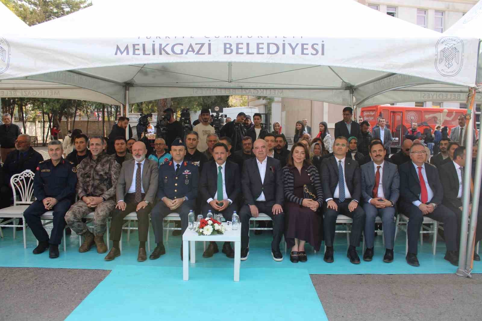 62. ERVA SERSİM İBRAHİM USTAOĞLU SPOR OKULU AÇILDI. AÇILIŞTA KONUŞAN KAYSERİ VALİSİ GÖKMEN ÇİÇEK;...