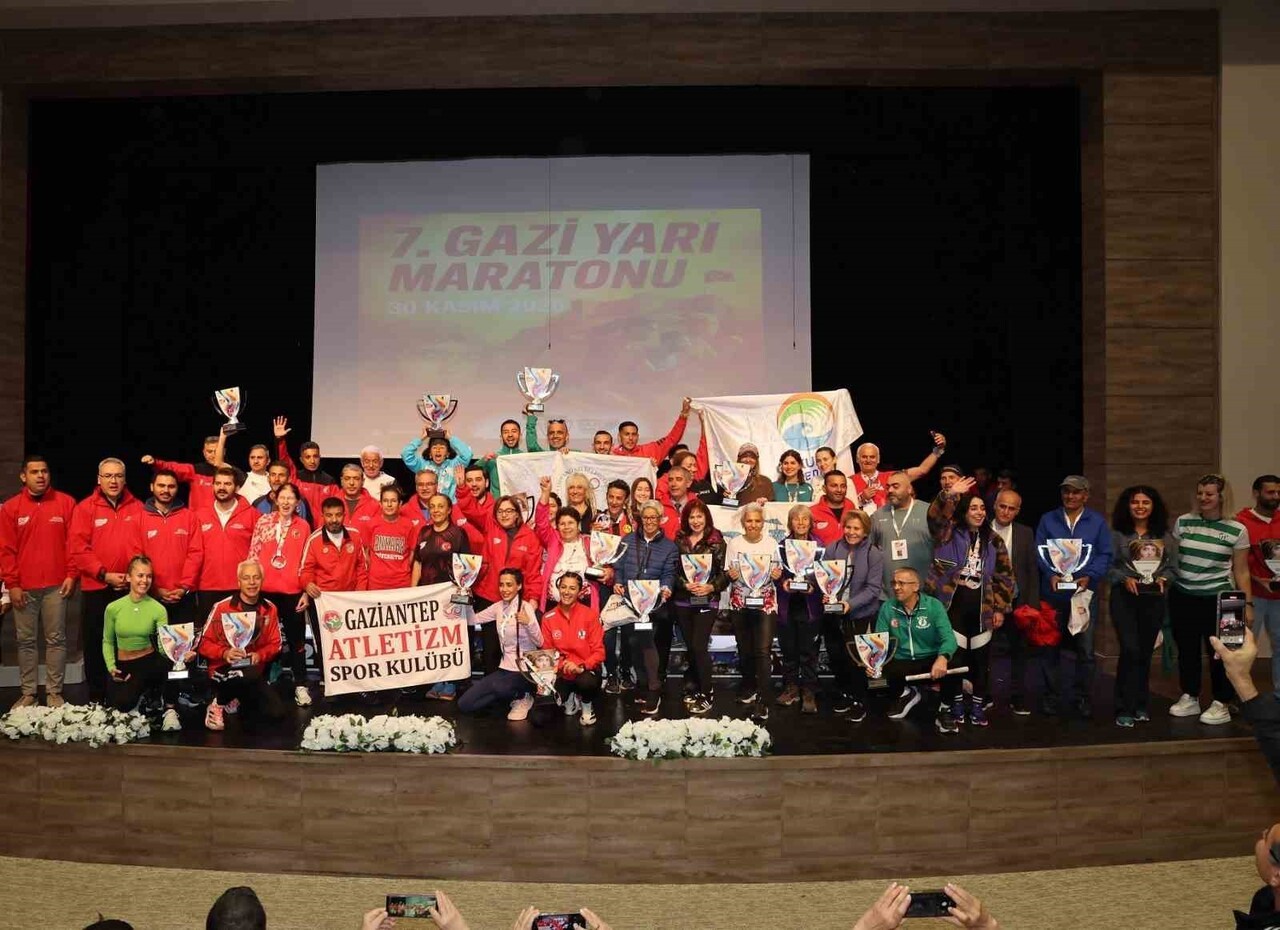 7. GAZİ YARI MARATONU’NDA ÖDÜLLER SAHİPLERİNİ BULDU