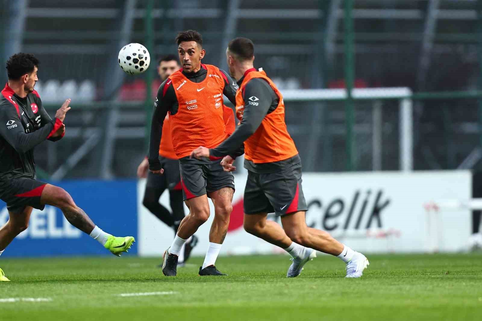 A MİLLİ FUTBOL TAKIMI, 2026 FIFA DÜNYA KUPASI AVRUPA ELEMELERİ E GRUBU'NDA 15 KASIM'DA BULGARİSTAN...