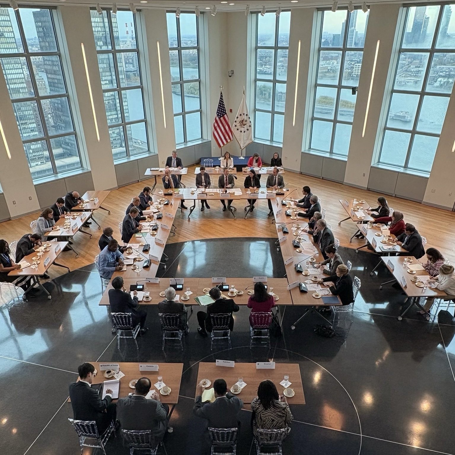 ABD'NİN BM DAİMİ TEMSİLCİSİ BÜYÜKELÇİ MİCHAEL WALTZ, BM GÜVENLİK KONSEYİ'NİN "E10" OLARAK BİLENEN...