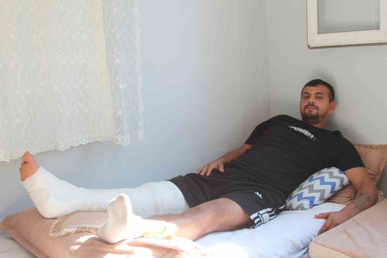 ADANA’DA OTOMOBİLİN MARKETE DALDIĞI KAZADA KALDIRIMDA YÜRÜRKEN KIL PAYI ÖLÜMDEN KURTULAN KİŞİ...