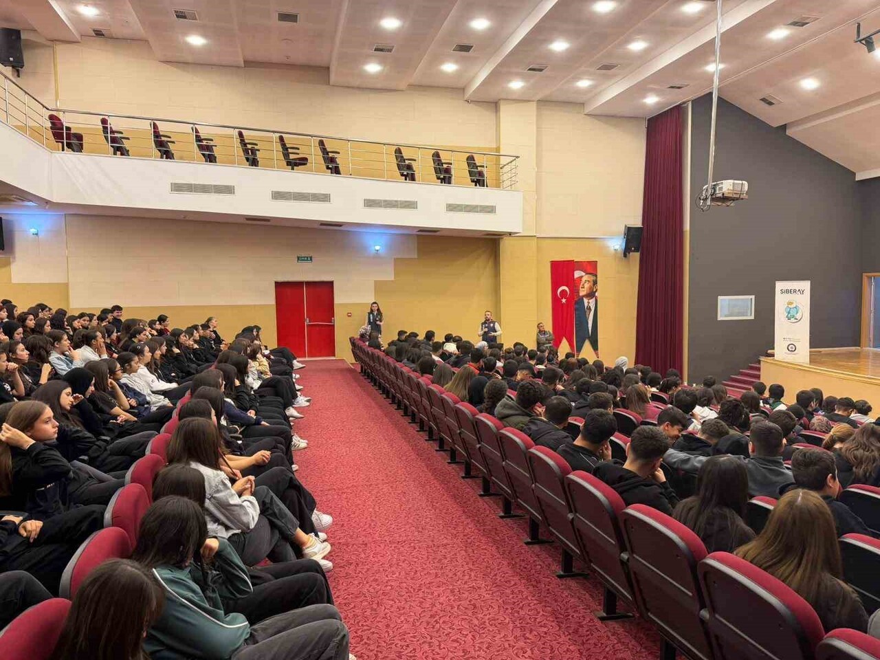 ADANA’DA POLİS EKİPLERİ, EVLİYA ÇELEBİ UYGULAMA OTELİ KONFERANS SALONUNDA LİSE ÖĞRENCİLERİNE...