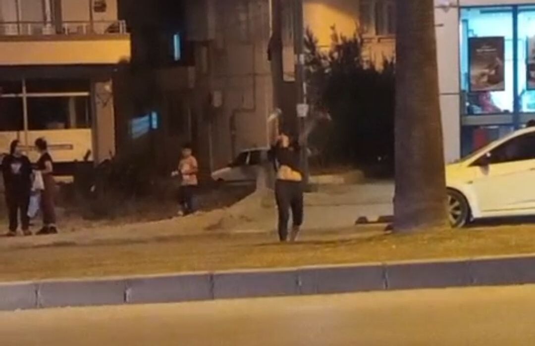 ADANA’DA UYUŞTURUCU KULLANDIĞI ÖNE SÜRÜLEN GENÇ KIZIN REFÜJDE GARİP HAREKETLER YAPMASI SANİYE...