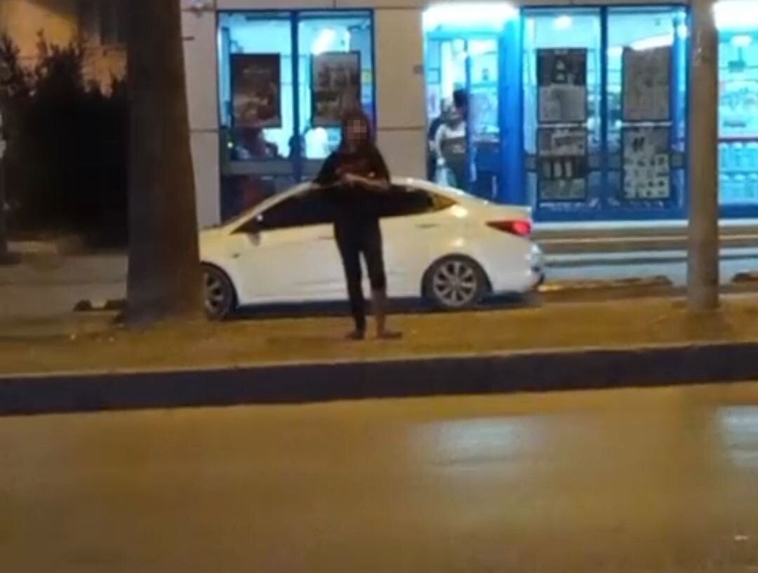 ADANA’DA UYUŞTURUCU KULLANDIĞI ÖNE SÜRÜLEN GENÇ KIZIN REFÜJDE GARİP HAREKETLER YAPMASI SANİYE...