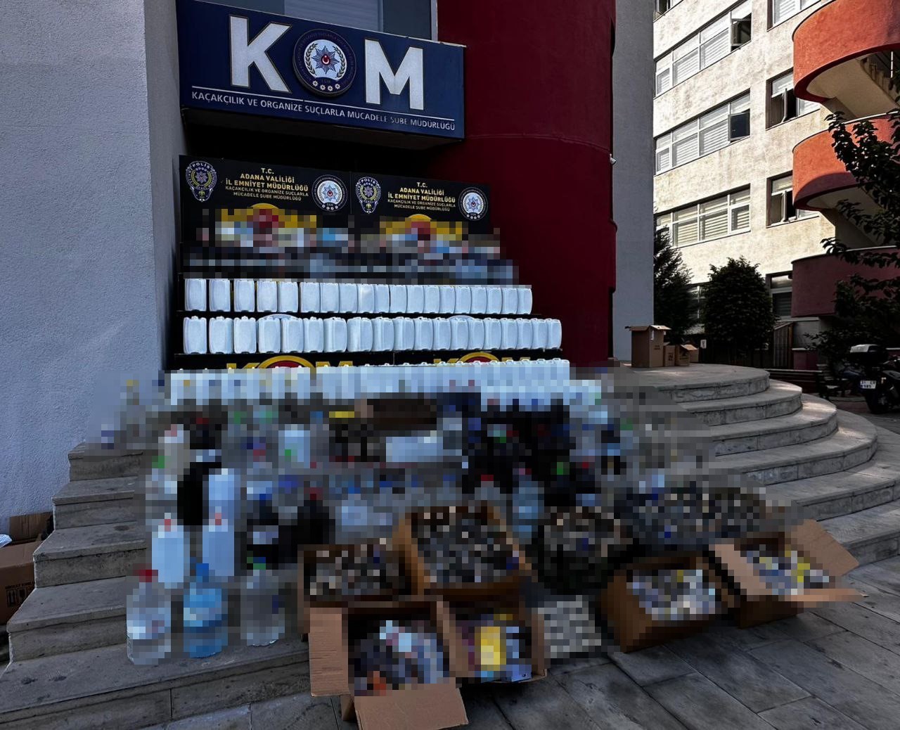 ADANA’DA YAPILAN KAÇAK İÇKİ OPERASYONUNDA 706 LİTRE KAÇAK ALKOL, 25 ŞİŞİ KAÇAK İÇKİ ELE GEÇİRİLDİ....