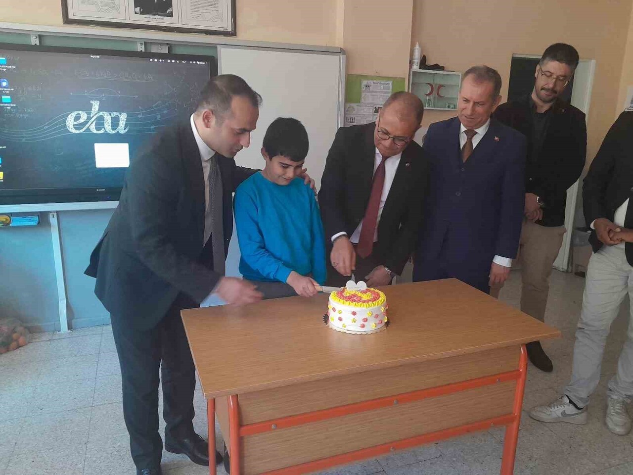 ADANA’NIN SAİMBEYLİ İLÇESİNDE İLÇE KAYMAKAMI VE BELEDİYE BAŞKANI OTİZMLİ ÖZEL ÖĞRETİM ÖĞRENCİSİ...