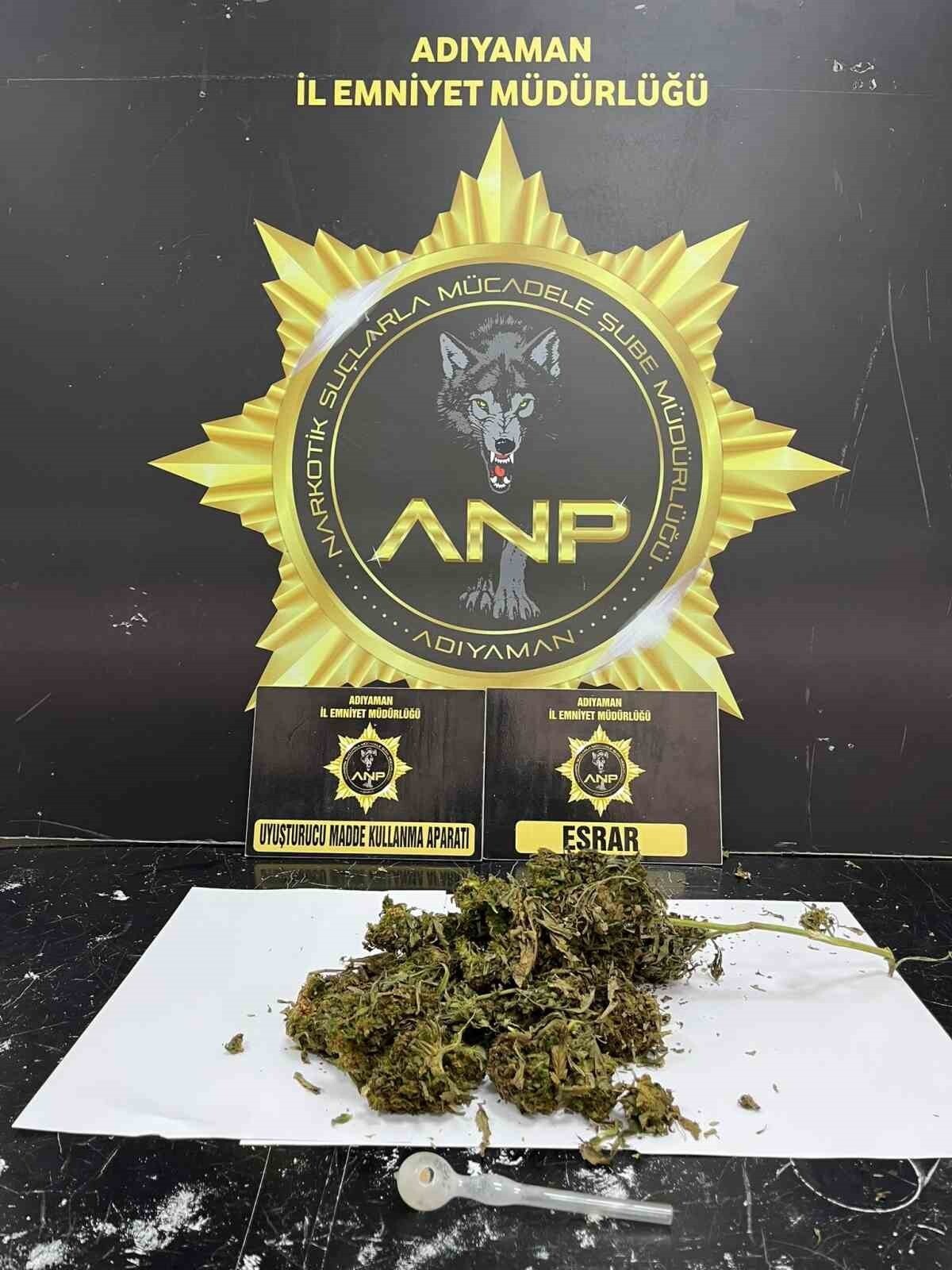 ADIYAMAN’DA BİR İŞ YERİNİN KLİMASI İÇERİSİNDE UYUŞTURUCU MADDE ELE GEÇİRİLDİ.