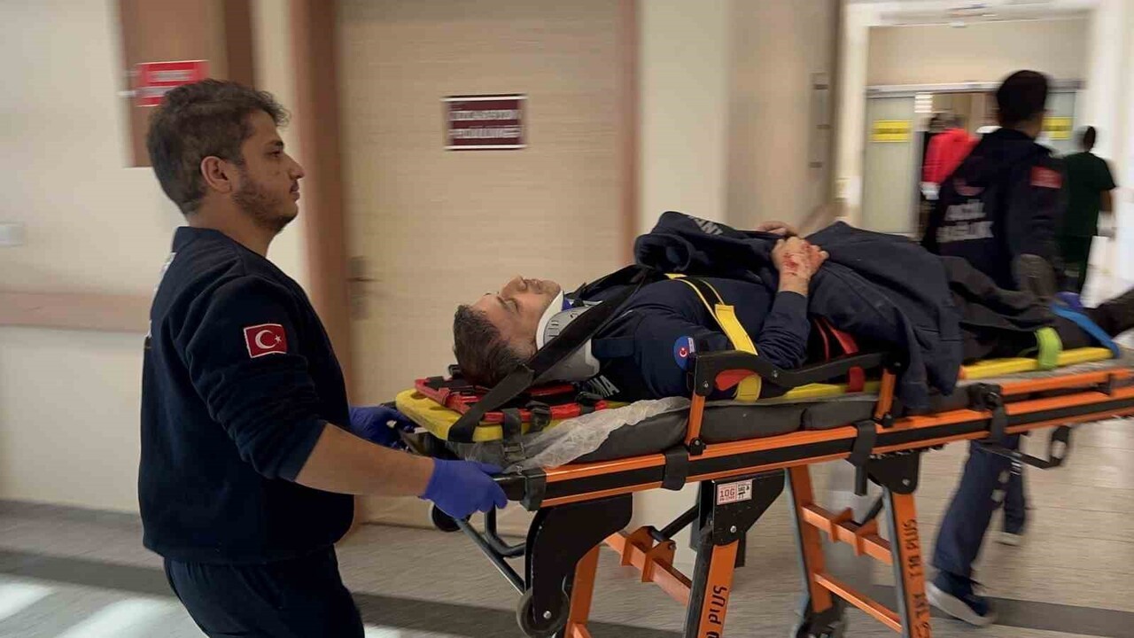 ADIYAMAN’DA İKİ OTOMOBİLİN ÇARPIŞMASI SONUCU MEYDANA GELEN KAZADA 3 İNFAZ KORUMA MEMURU...