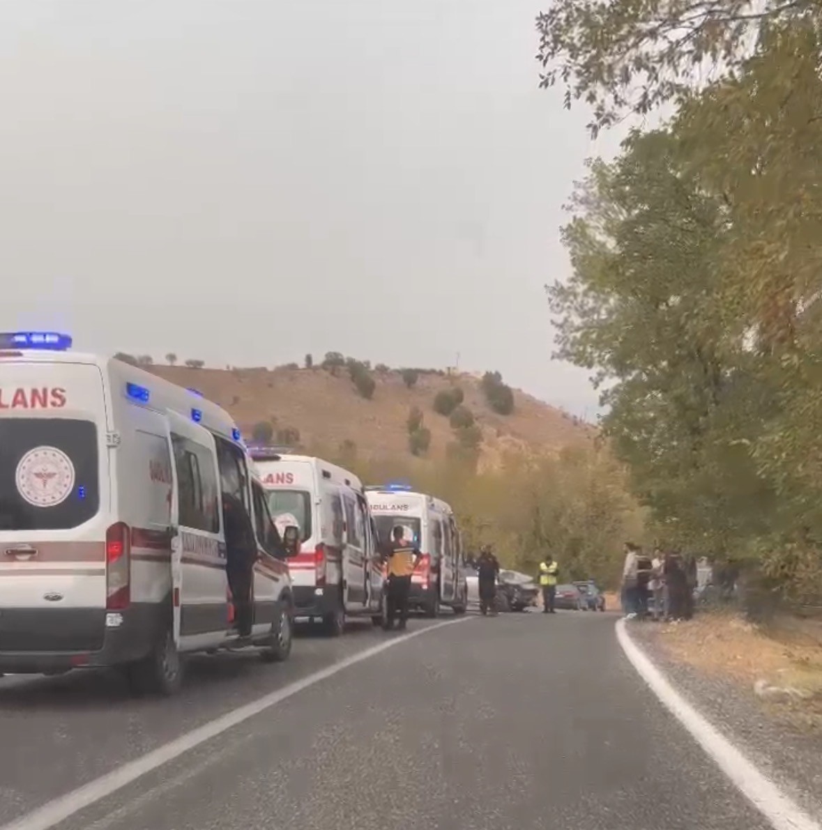 ADIYAMAN’IN KAHTA İLÇESİNDE İKİ OTOMOBİLİN ÇARPIŞMASI SONUCU 10 KİŞİ YARALANDI.