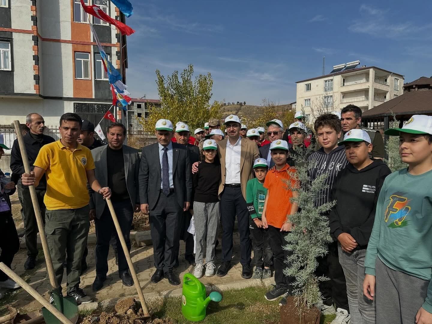 ADIYAMAN’IN SİNCİK İLÇESİNDE MİLLİ AĞAÇLANDIRMA GÜNÜ KAPSAMINDA "YEŞİL VATAN SEVDAMIZ" TEMALI...