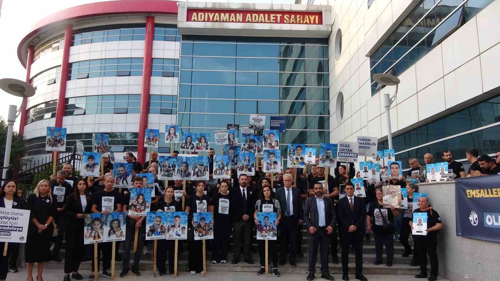 ADLİYEDEN ÇIKAN MÜŞTEKİLER