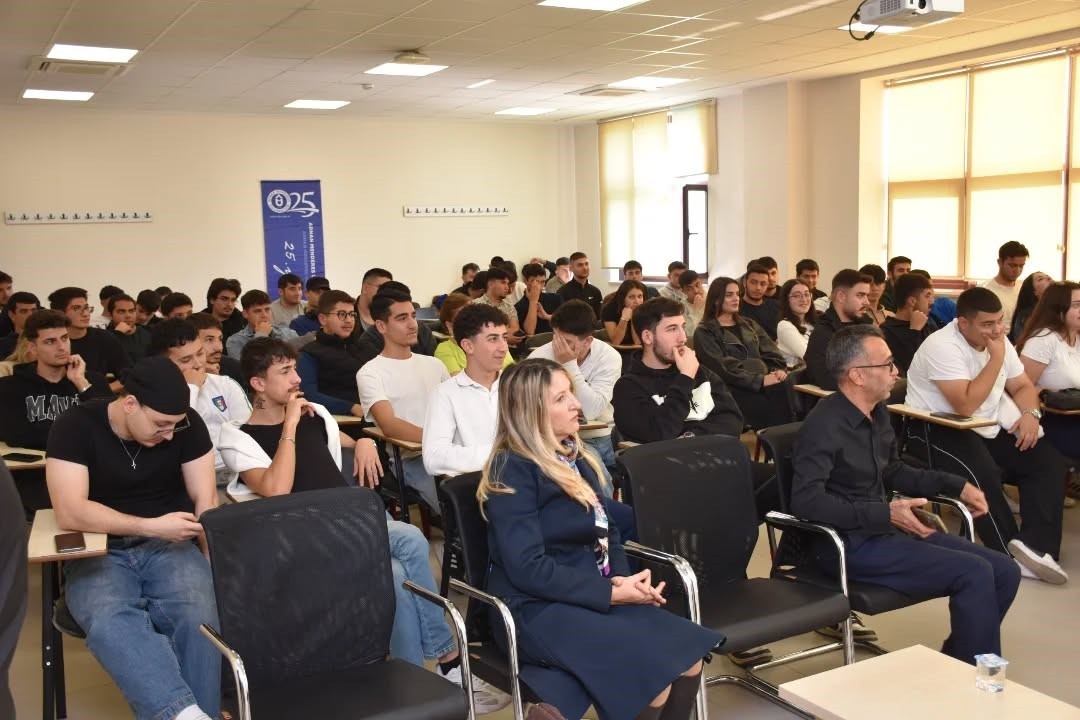 ADÜ GERMENCİK YAMANTÜRK MYO ÖĞRENCİLERİYLE BİR ARAYA GELEREK GENÇLERİN TALEP VE ÖNERİLERİNİ...
