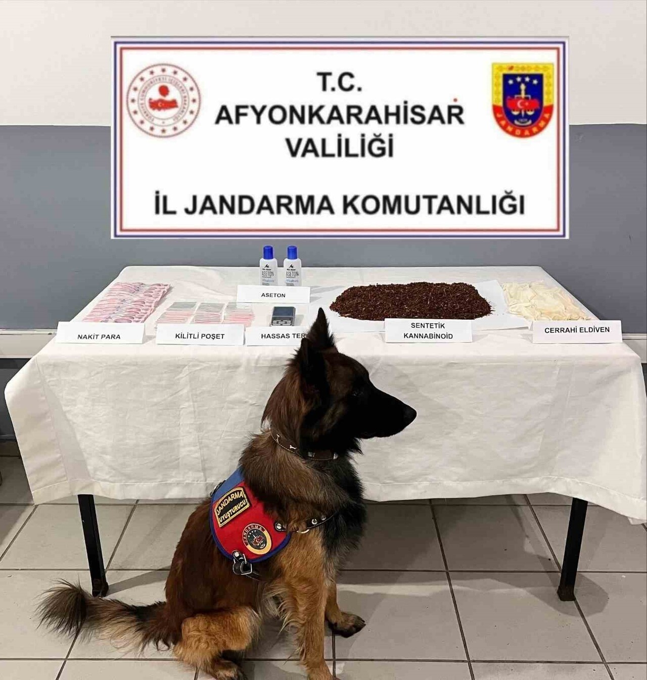 AFYONKARAHİSAR'DA 700 GRAM UYUŞTURUCU ASETON YEDİRİLMİŞ VE UYUŞTURUCU MADDE OLDUĞU DEĞERLENDİRİLEN...