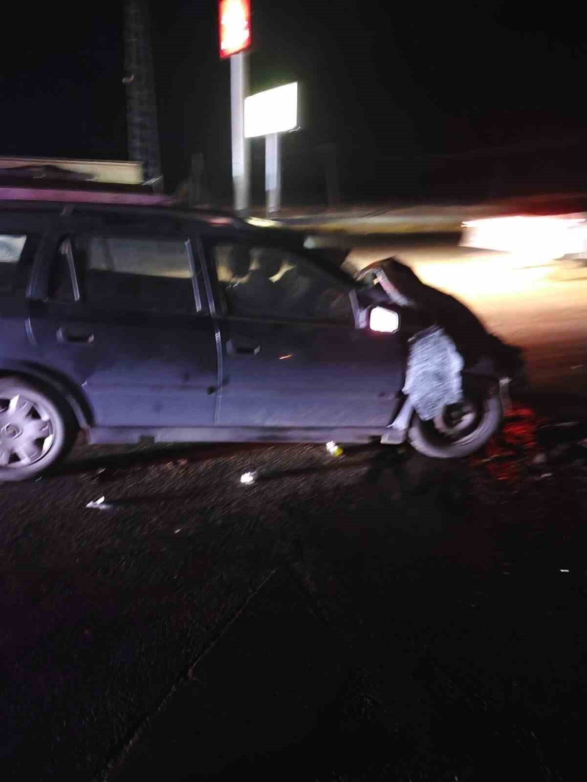 AFYONKARAHİSAR'DA OTOMOBİL İLE OTOBÜSÜN ÇARPIŞMASI SONUCU MEYDANA GELEN TRAFİK KAZASINDA BİR KİŞİ...