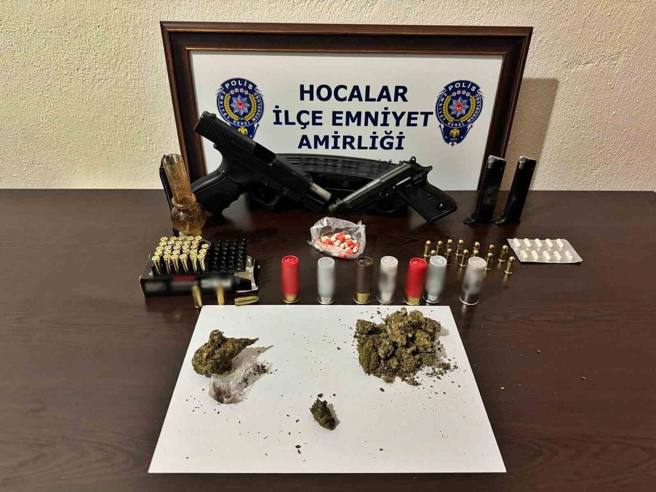 AFYONKARAHİSAR'DA POLİS TARAFINDAN SON BİR HAFTADA GERÇEKLEŞTİRİLEN DENETİMLERDE BASKIN YAPILAN...