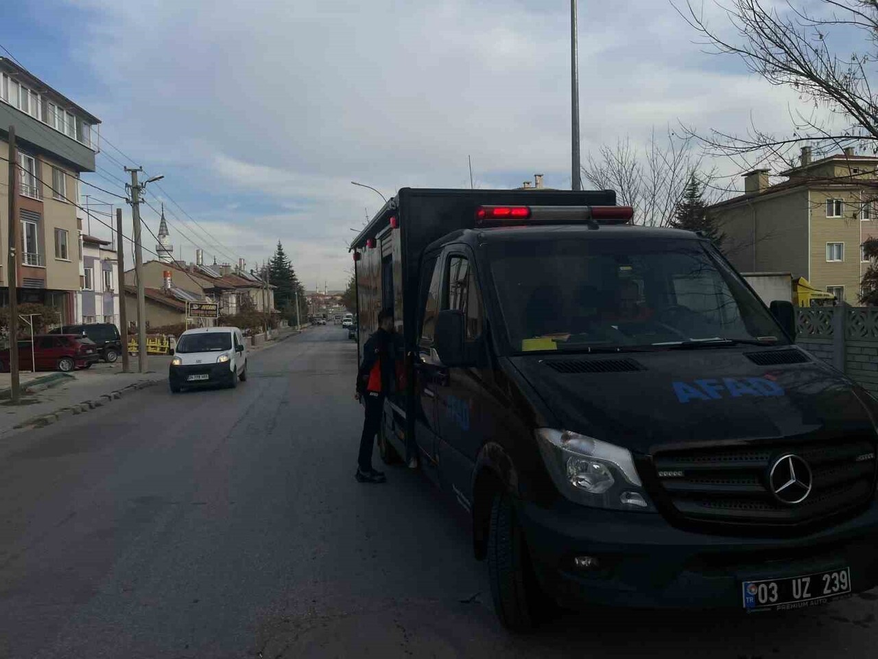 AFYONKARAHİSAR'DA YEDİKLERİ PATATES KIZARTMASINDAN ZEHİRLENEN ANNE VE 3 ÇOCUĞU HASTANEYE...