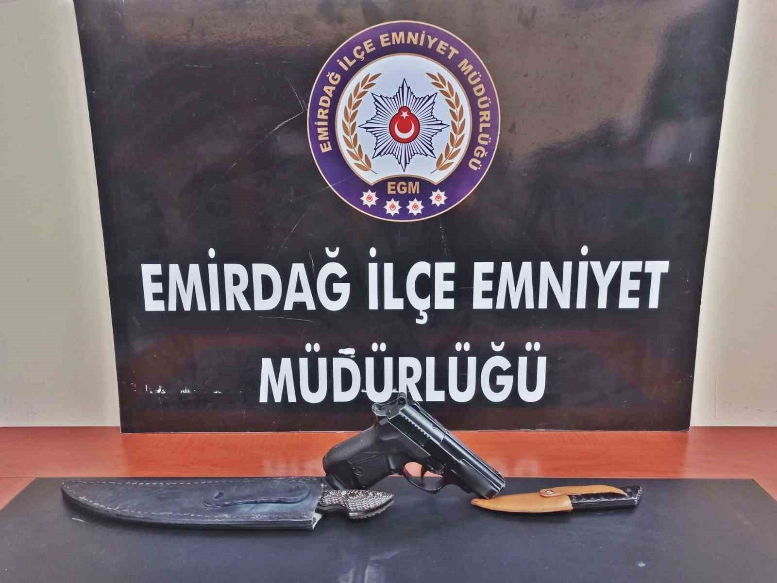 AFYONKARAHİSAR’DA SON 1 HAFTA İÇERİSİNDE POLİS TARAFINDAN GERÇEKLEŞTİRİLEN DENETİMLERDE 10 BİN 72...