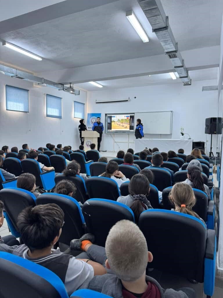 AFYONKARAHİSAR İL EMNİYET MÜDÜRLÜĞÜ'NDE GÖREVLİ POLİS MEMURLARI TARAFINDAN ORTAOKUL ÖĞRENCİLERİNE...